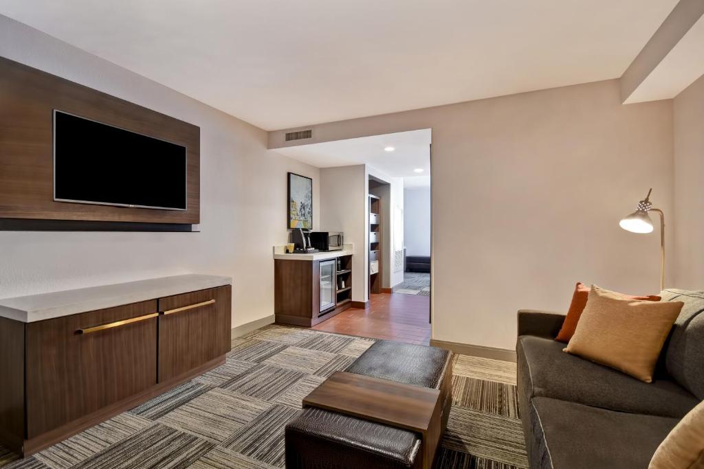 Hilton Garden Inn Houston/Galleria Area - image 4