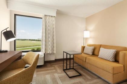 Hampton Inn Houston Hobby Airport - image 11