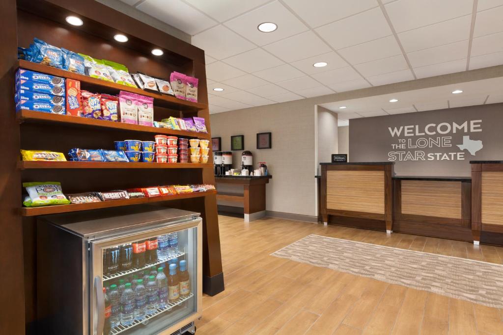 Hampton Inn Houston Hobby Airport - image 4