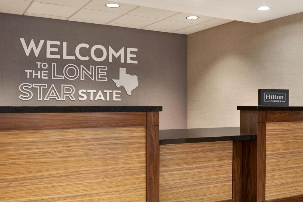 Hampton Inn Houston Hobby Airport - image 5