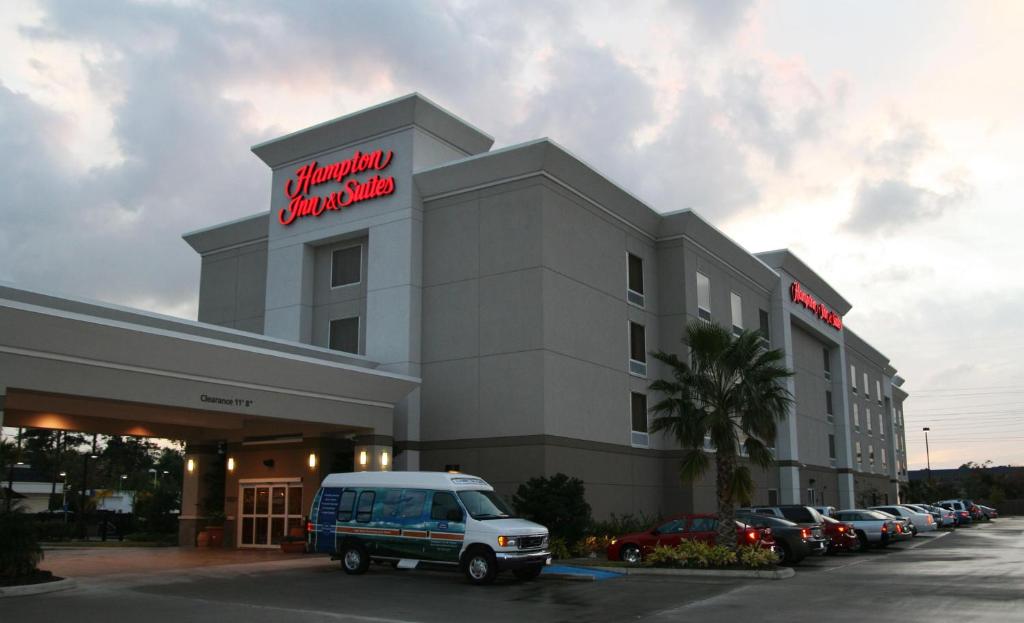 Hampton Inn & Suites Houston-Bush Intercontinental Airport - main image