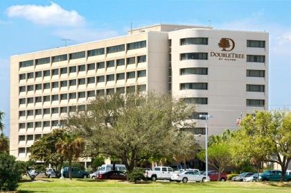 DoubleTree by Hilton Hotel Houston Hobby Airport - image 2