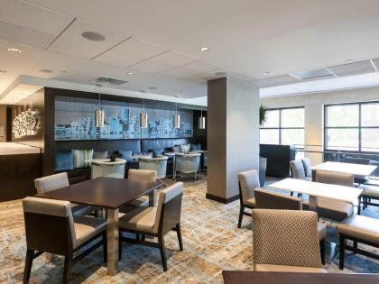 DoubleTree by Hilton Hotel & Suites Houston by the Galleria - image 16