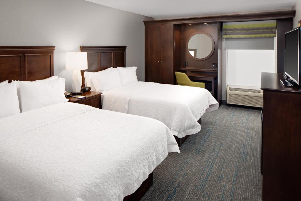 Hampton Inn & Suites Houston-Medical Center-NRG Park - image 3