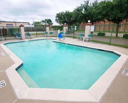 Rodeway Inn and Suites Hwy 290 - image 10