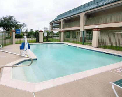 Rodeway Inn and Suites Hwy 290 - image 13