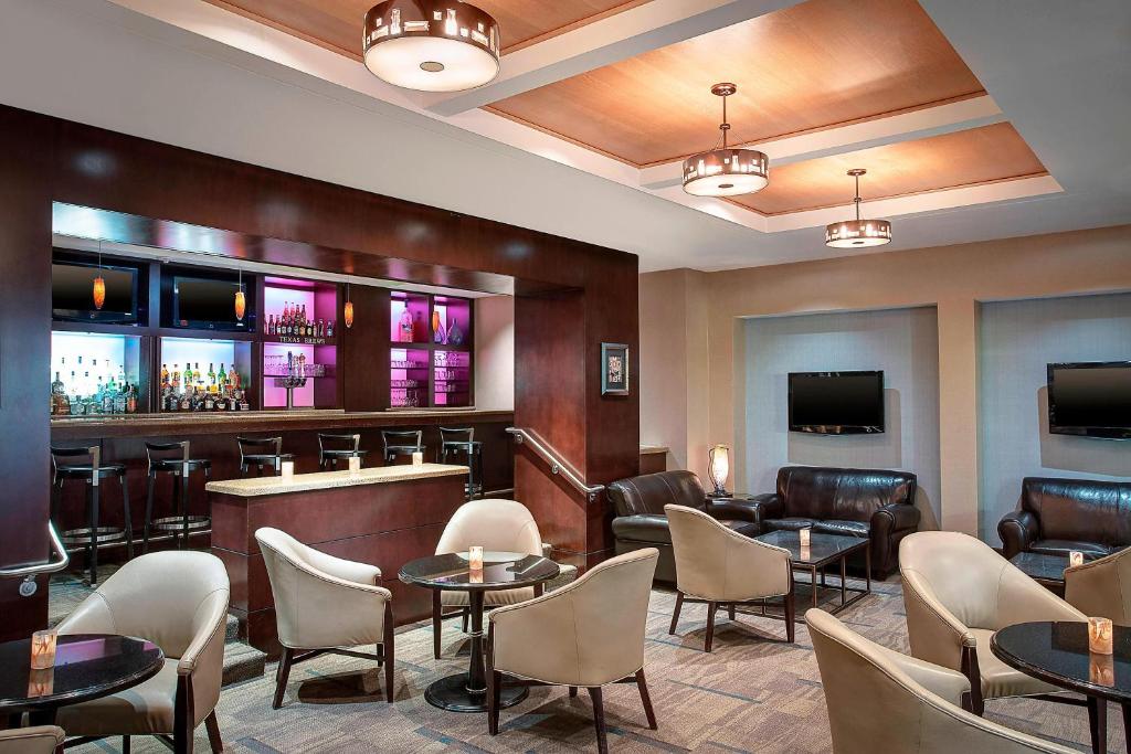 Sheraton Houston Brookhollow - image 7