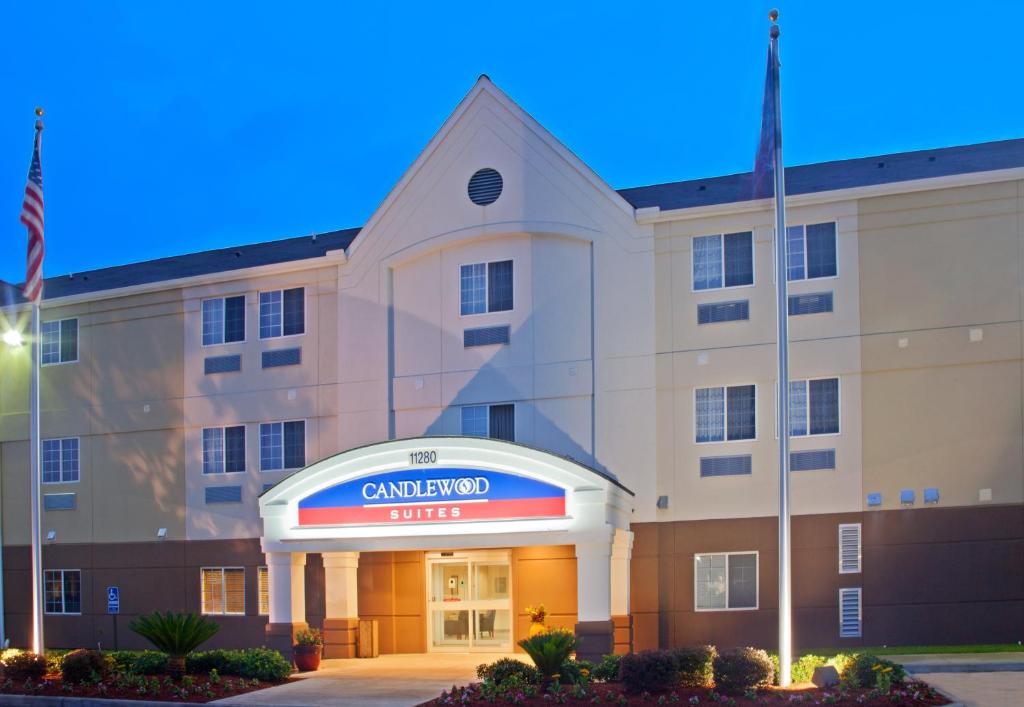 Candlewood Suites Houston Westchase - Westheimer an IHG Hotel - image 2