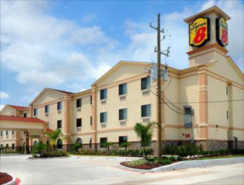 Super 8 by Wyndham IAH West/Greenspoint - image 2