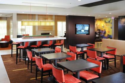 Courtyard by Marriott Houston Hobby Airport - image 12