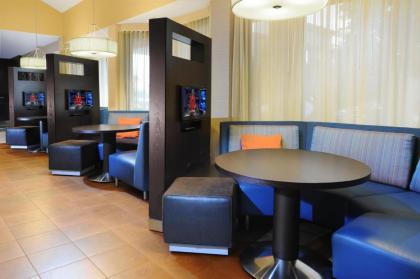 Courtyard by Marriott Houston Hobby Airport - image 13