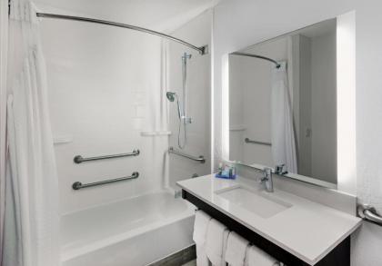 Holiday Inn Express & Suites Houston - Memorial Park Area an IHG Hotel - image 13