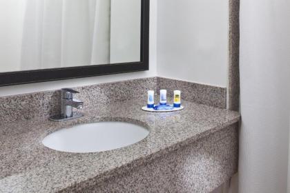 Fairfield Inn & Suites Houston Hobby Airport - image 14