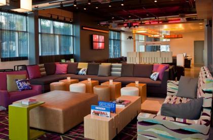 Aloft Houston by the Galleria - image 19