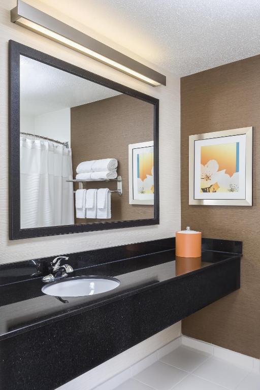 Fairfield Inn & Suites Houston Westchase - image 2