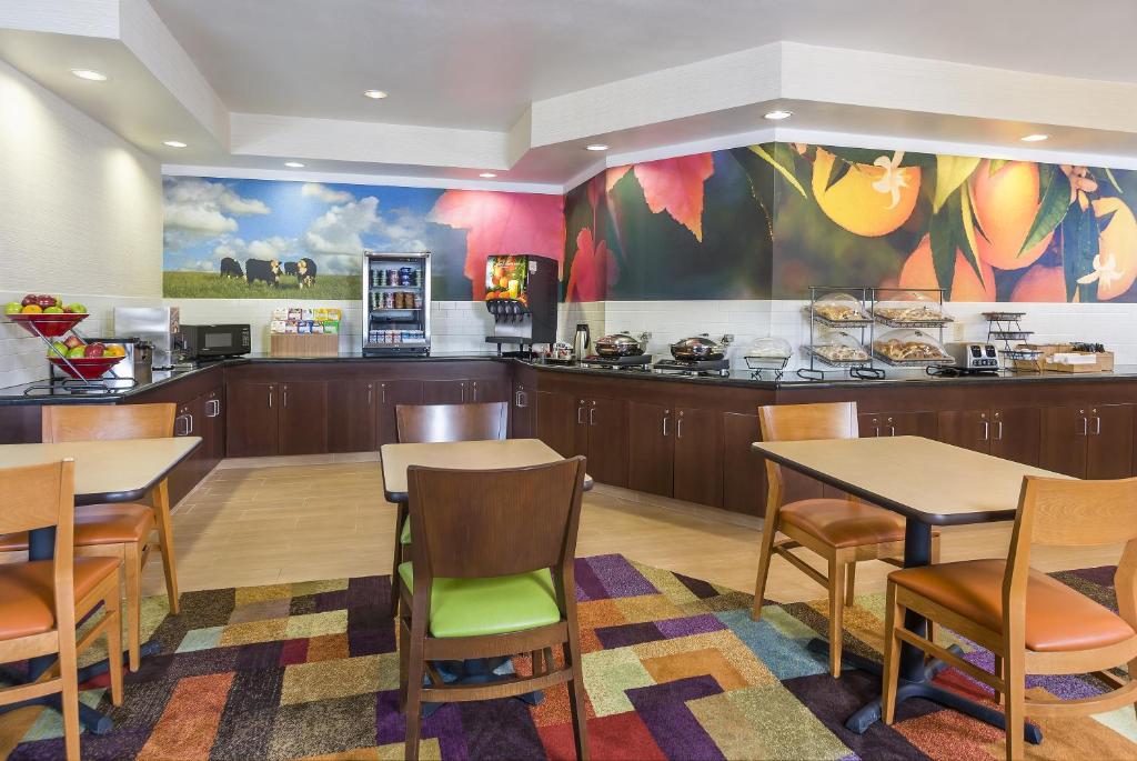 Fairfield Inn & Suites Houston Westchase - image 4