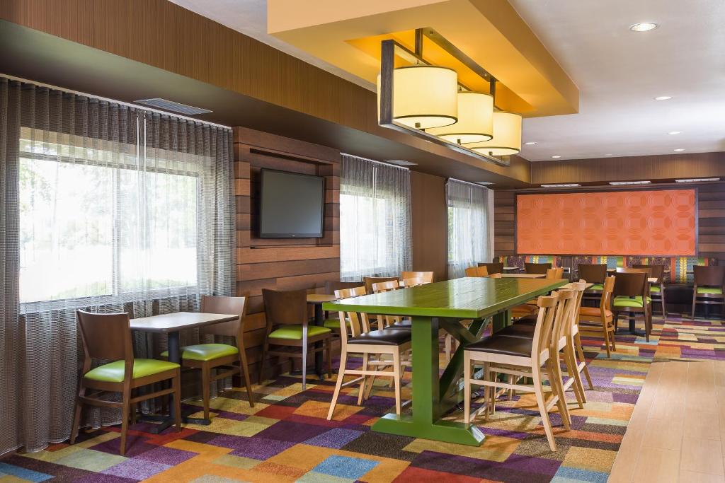 Fairfield Inn & Suites Houston Westchase - image 7