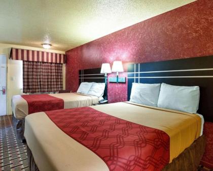 Econo Lodge Houston Brookhollow - image 19