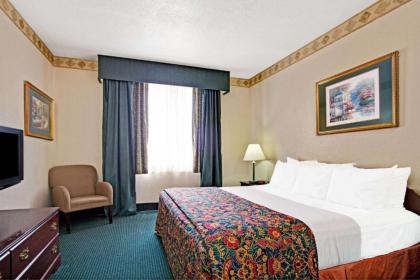 Days Inn & Suites by Wyndham Houston North/Aldine - image 2