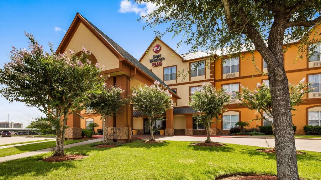 Best Western PLUS Hobby Airport Inn and Suites - main image