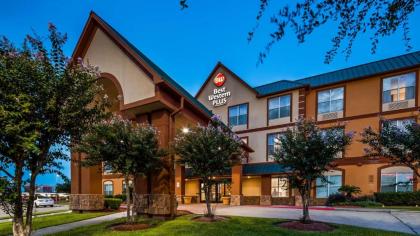 Best Western PLUS Hobby Airport Inn and Suites - image 11