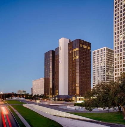 DoubleTree by Hilton Hotel Houston Greenway Plaza - image 1