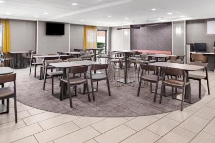 SpringHill Suites Houston Hobby Airport - image 19