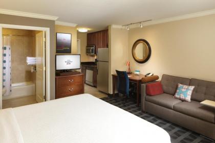 TownePlace Suites Houston Intercontinental Airport - image 1