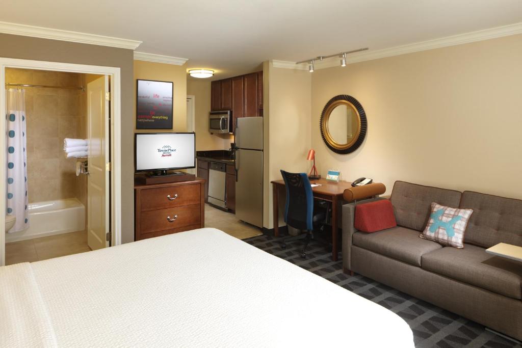 TownePlace Suites Houston Intercontinental Airport - main image