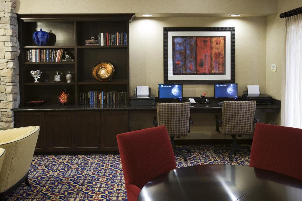 TownePlace Suites Houston Intercontinental Airport - image 5