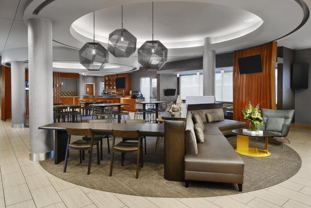 SpringHill Suites Houston Intercontinental Airport - image 4