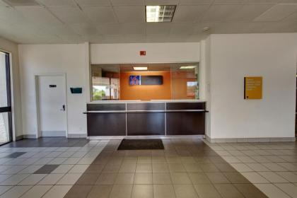 Motel 6-Houston TX - Hobby - image 9