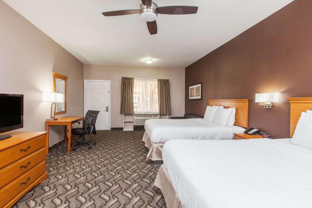 Days Inn by Wyndham Houston-Galleria TX - main image