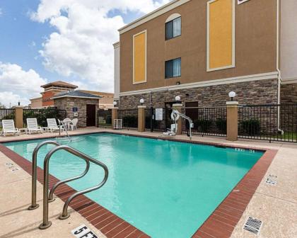 Days Inn & Suites by Wyndham Houston / West Energy Corridor - image 2