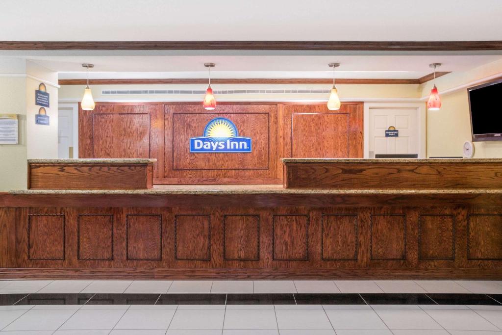 Days Inn by Wyndham Houston - image 2