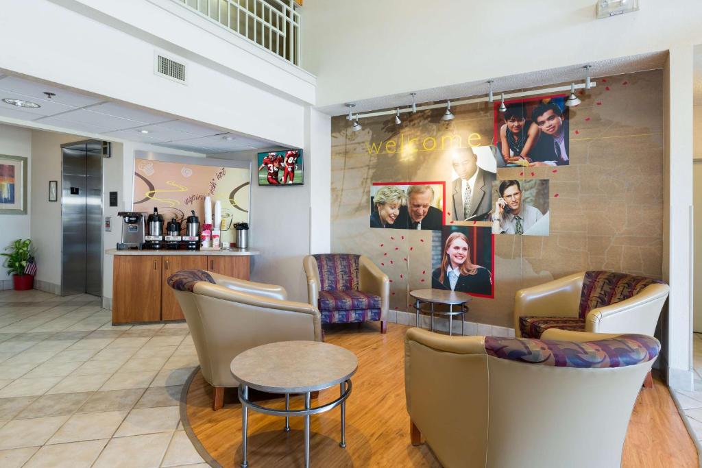 Red Roof Inn Houston Westchase - image 5