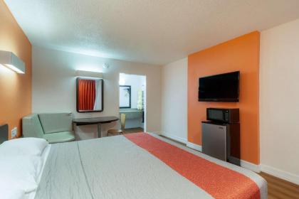 Motel 6-Houston TX - East - image 8