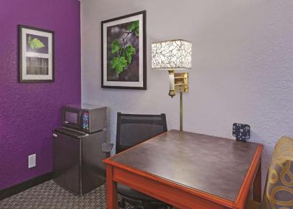 Travelodge by Wyndham Houston Cy-Fair - image 7