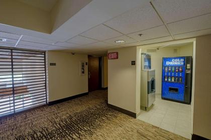 Red Roof Inn PLUS+ Houston - Energy Corridor - image 17