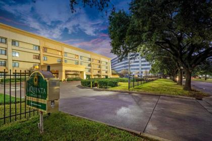 La Quinta by Wyndham Houston Southwest - image 12