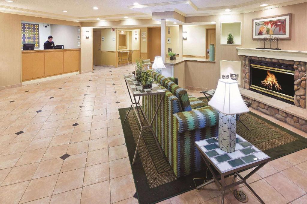 La Quinta by Wyndham Houston NW Brookhallow - image 5