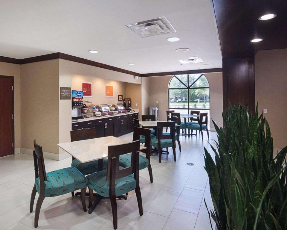 Comfort Suites Houston West At Clay Road - image 5