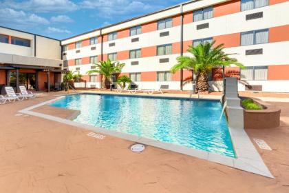 Ramada by Wyndham Houston Intercontinental Airport South - image 14