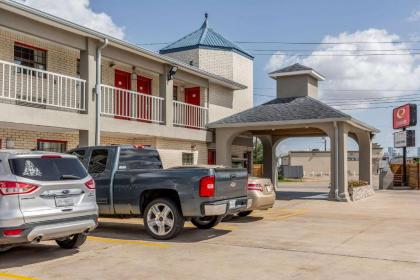 Econo Lodge Houston - image 9