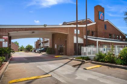 Motel 6-Houston TX - Brookhollow - image 17