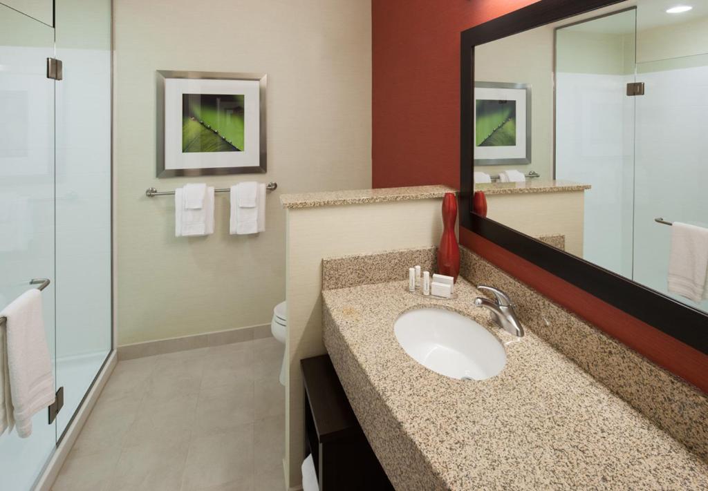 Courtyard by Marriott Houston NASA Clear Lake - image 3