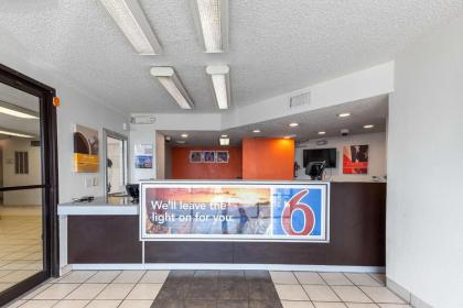 Motel 6 Houston TX - Medical Center - NRG Stadium - image 5