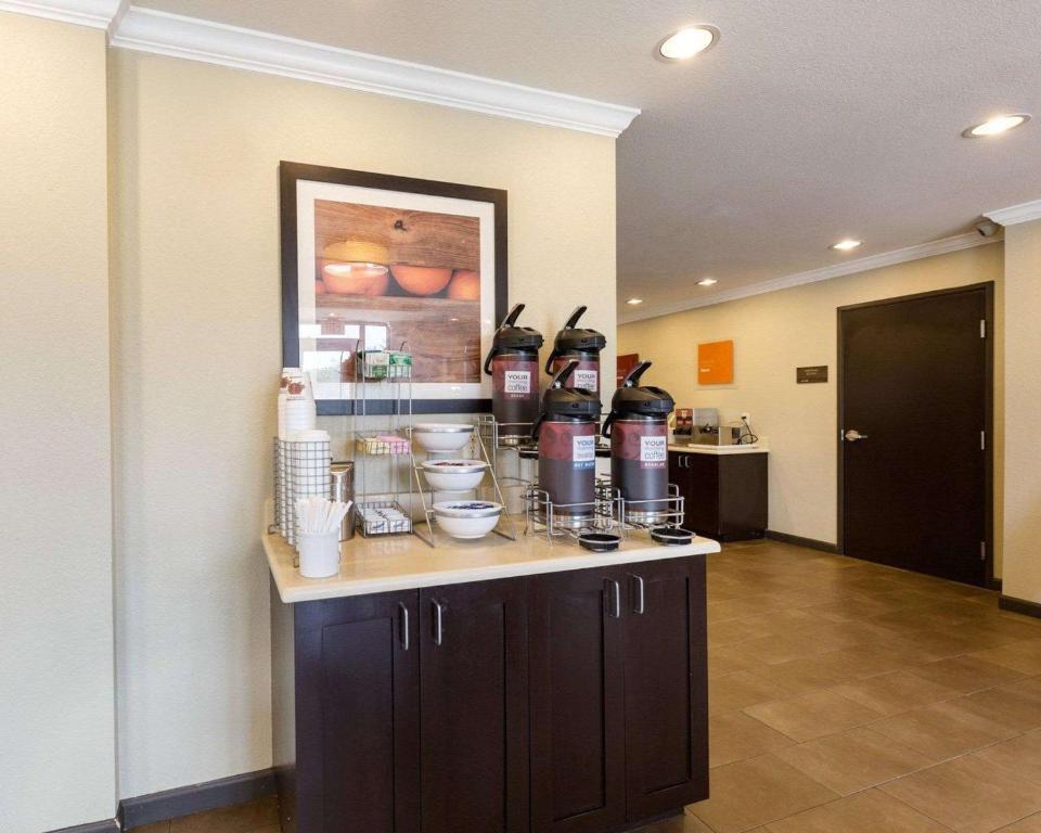 Comfort Suites near Westchase on Beltway 8 - image 3