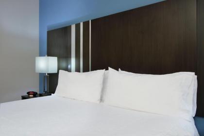 Holiday Inn Express and Suites Houston North - IAH Area an IHG Hotel - image 13