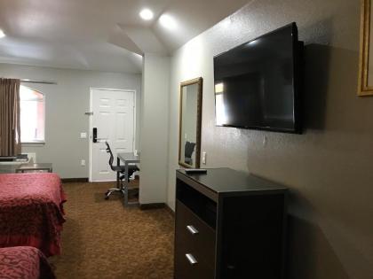 Camelot Inn and Suites - image 12